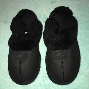 UGG slippers (black)